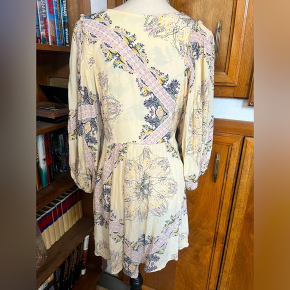 Boot barn dress. Size M. Cream color w a paisley print  Worn once. - Picture 4 of 6